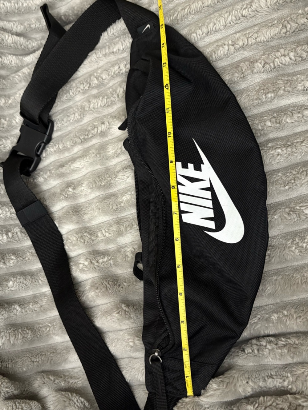 Nike Black and White Swoosh Belt Bag/Fanny Pack - Picture 6 of 6